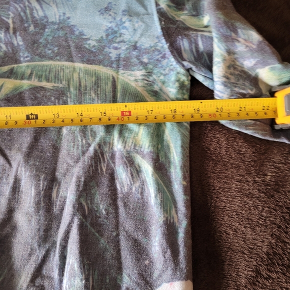 *Free in bundle* Long sleeve beach cover. - Picture 5 of 7